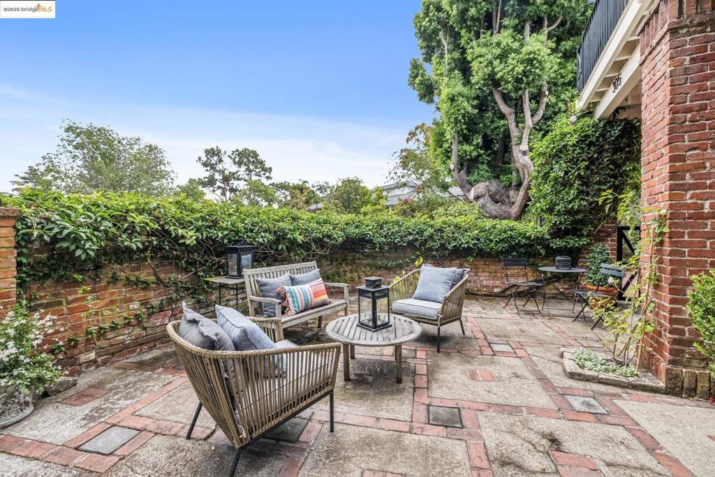 CLAREMONT - Residential