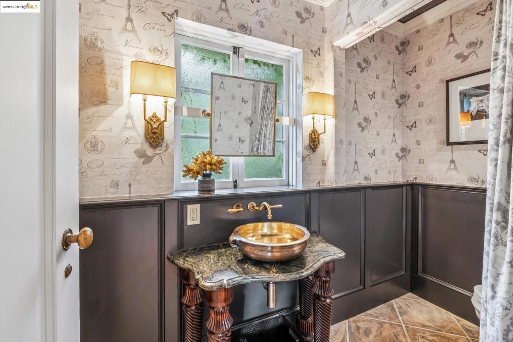 CLAREMONT - Residential