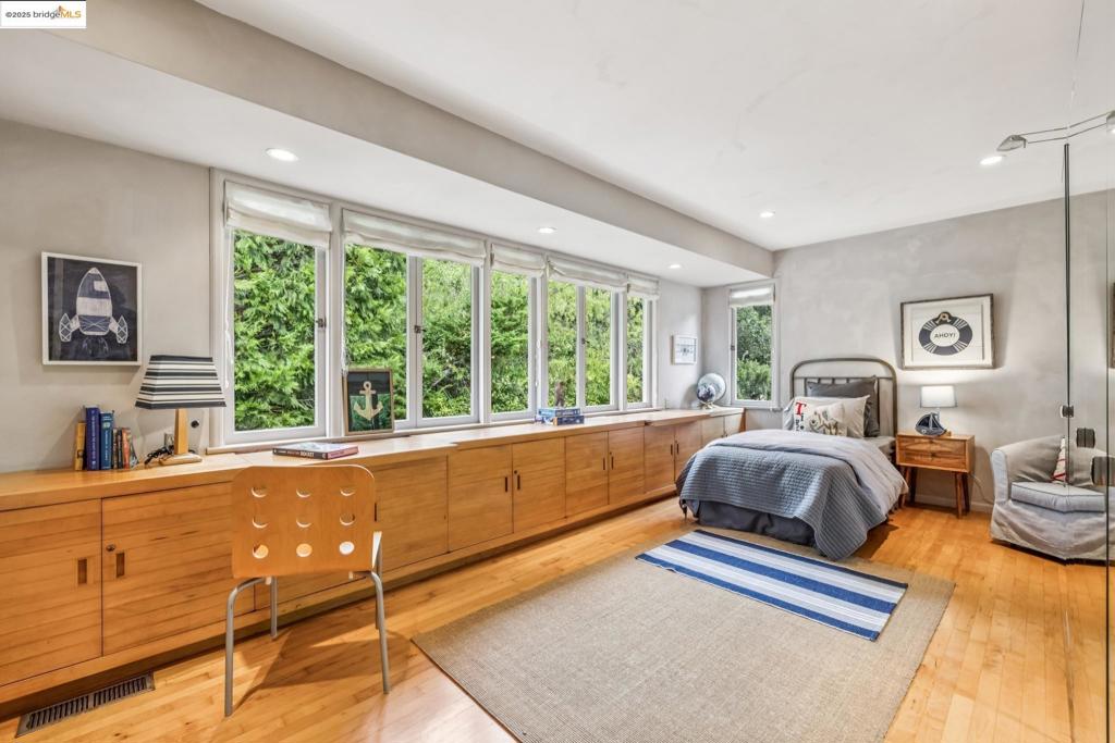 CLAREMONT - Residential