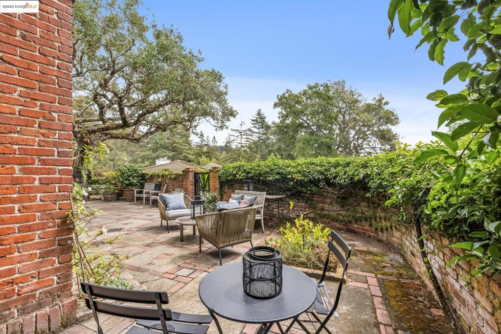 CLAREMONT - Residential