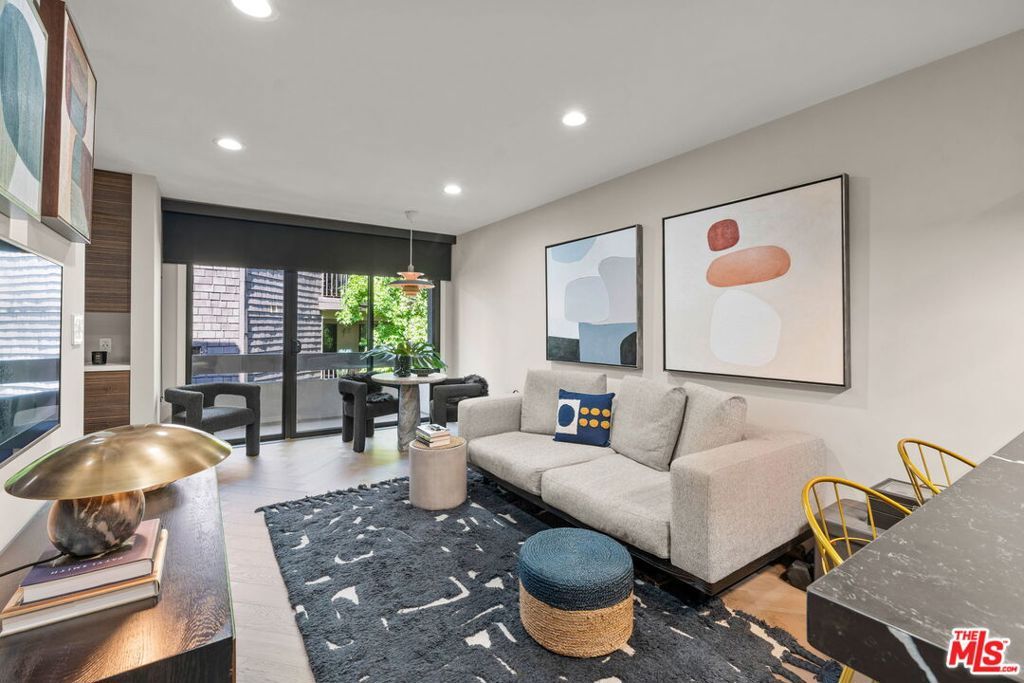 Photo of 950 N Kings Road #233, West Hollywood, CA 90069 (MLS # 25595353)