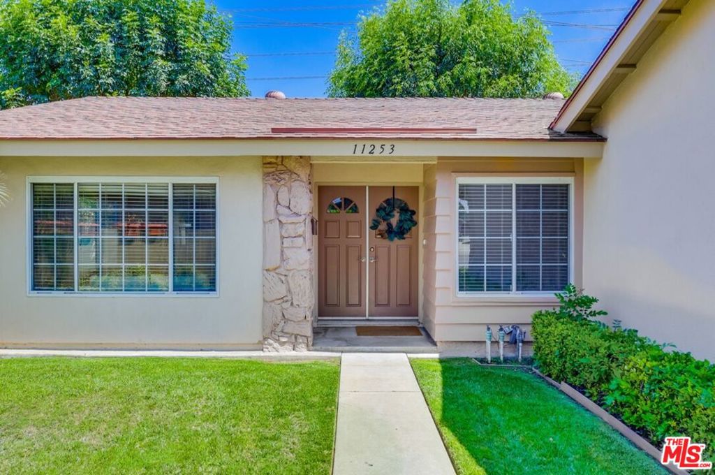11253 Yearling Street