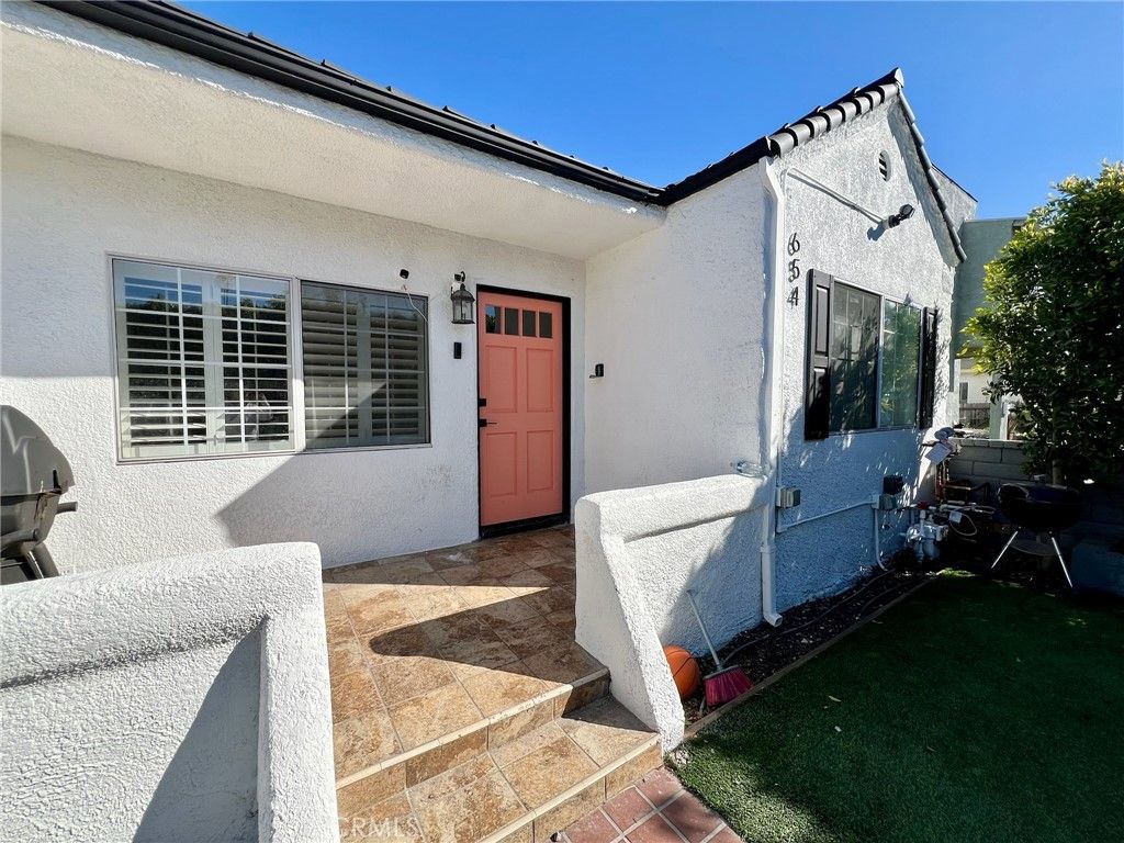 Photo of 654 Penrith Dr, Los Angeles, CA 90023 (MLS # SR25242692)