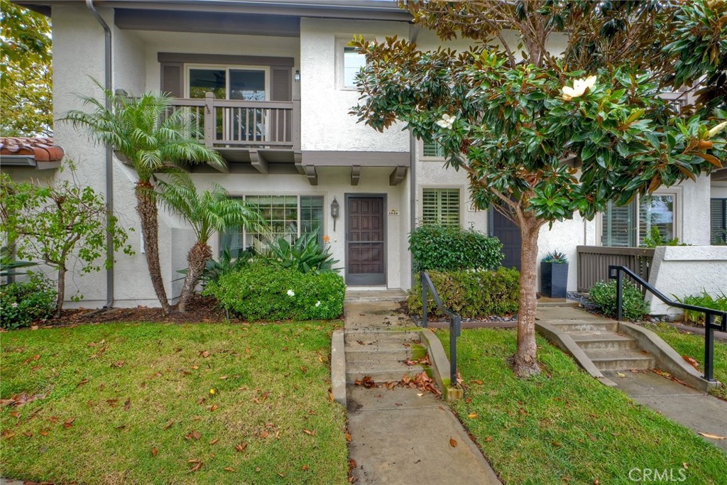 MOVE IN READY in a great location.This upgraded home has 3 bedrooms and 3 bathrooms. It is located in the sought after Las Playas community. Home includes washer, dryer and 2 car garage. Walking distance to Pacific Rim elementary, minutes to beach, shopping and dinning. Well maintained walking paths, grass areas, 2 pools, jacuzzi's and tennis court .
