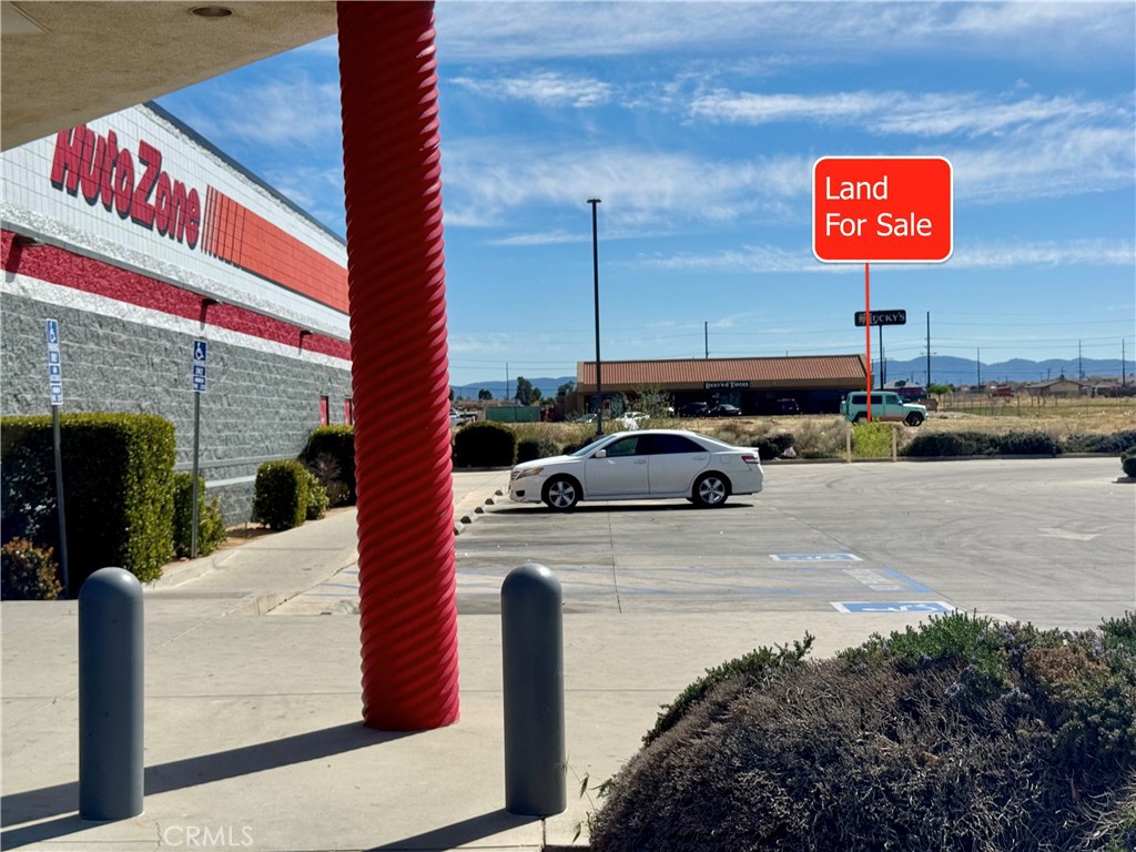 ***Commercial Lot for Sale*** This is a Desirable Property with Many Options to Build your Dream Commercial Property. Located next to Auto Zone.
Close to Shopping Centers, Schools, Restaurants and more! Located near Multiple Freeways. Here’s your chance to invest in this thriving area. Don’t miss your opportunity!