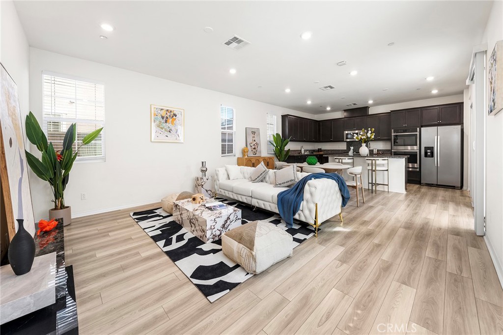 3002 E Penny Lane