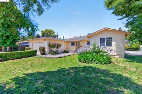 Photo of 3 Bergwall Way, Vallejo, CA 94591 (MLS # 41138003)