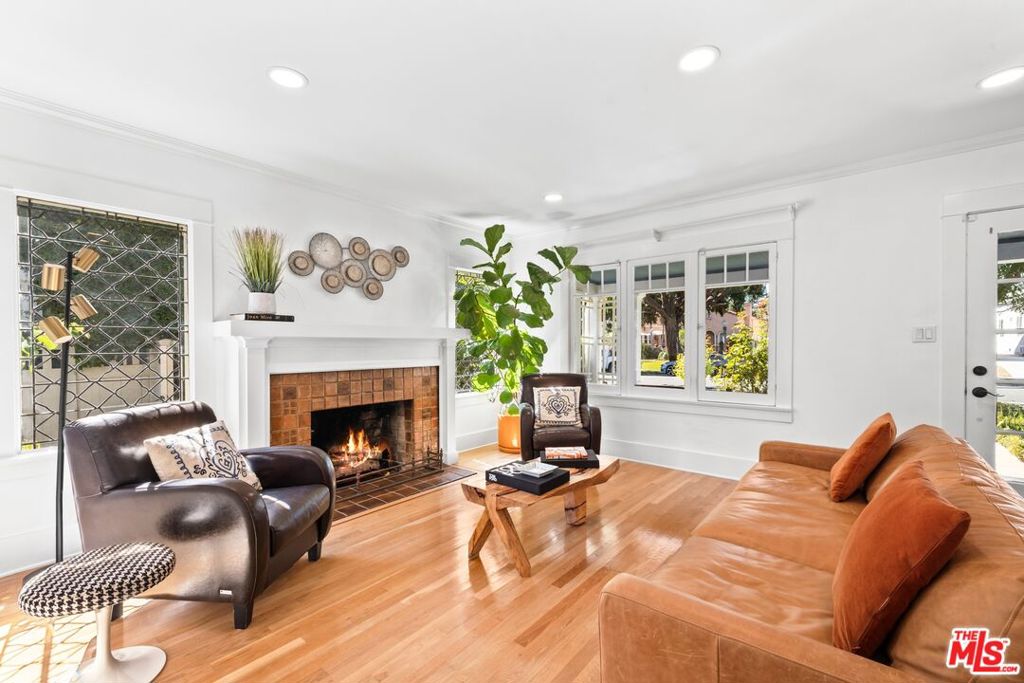 910 N Bushnell Avenue