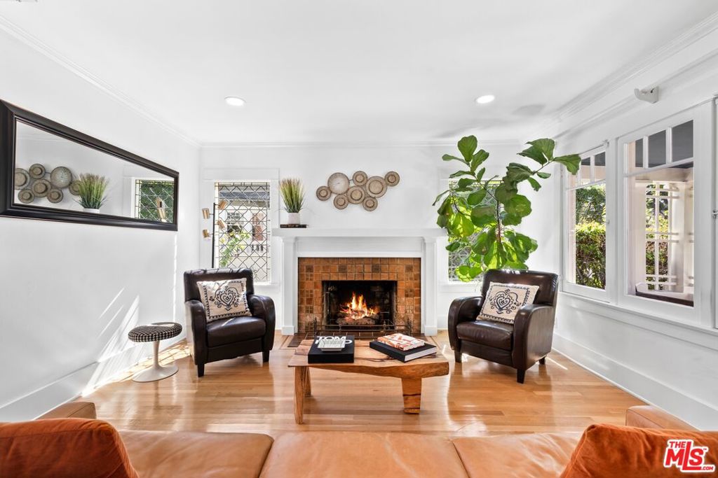 910 N Bushnell Avenue