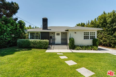 Photo of 2957 Midvale Avenue, Los Angeles, CA 90064 (MLS # 26954975)