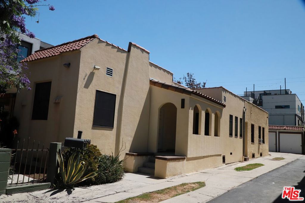 810 N Hobart Boulevard