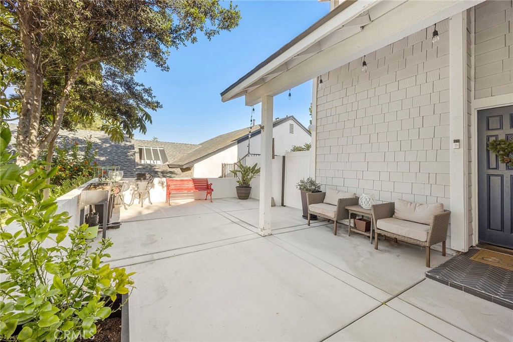 6093 E Brighton