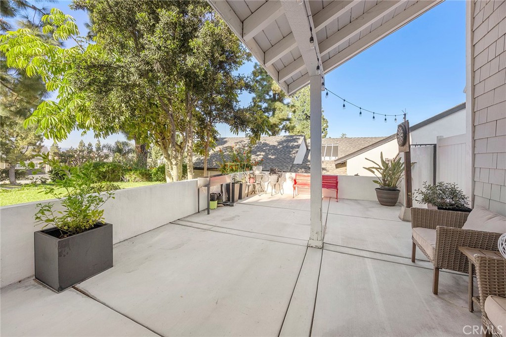6093 E Brighton