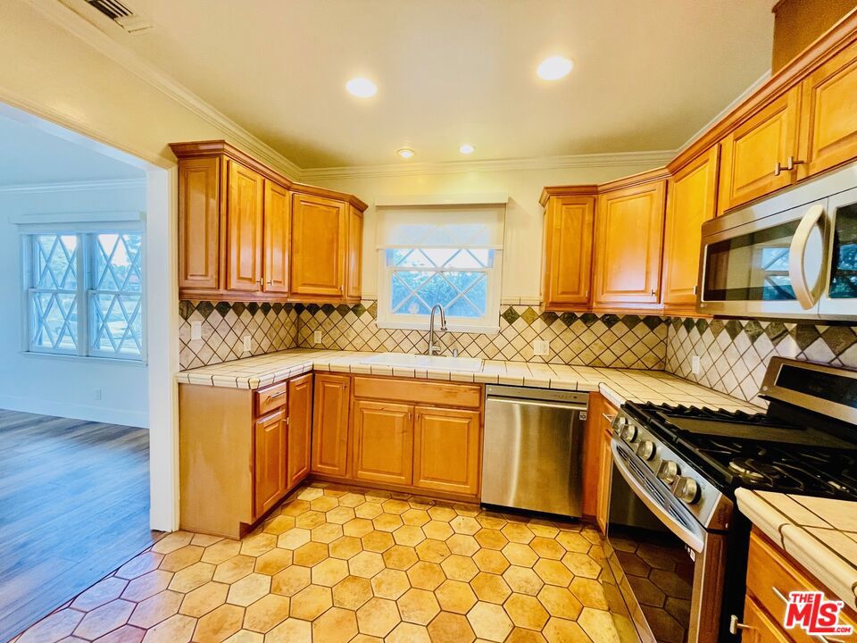 4441 Tujunga Avenue 1