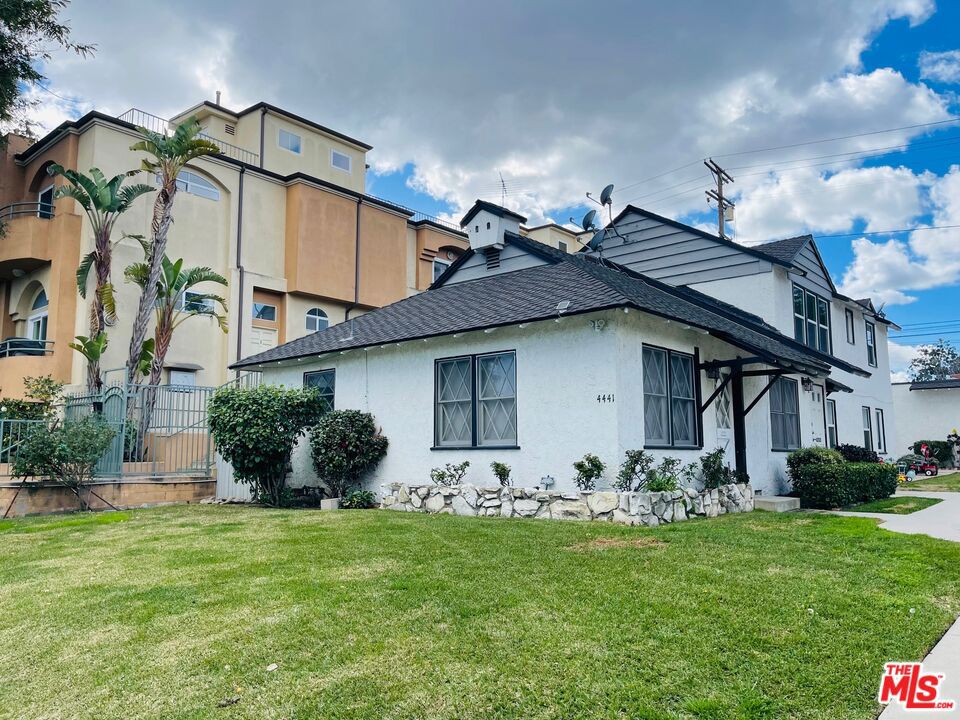 4441 Tujunga Avenue 1