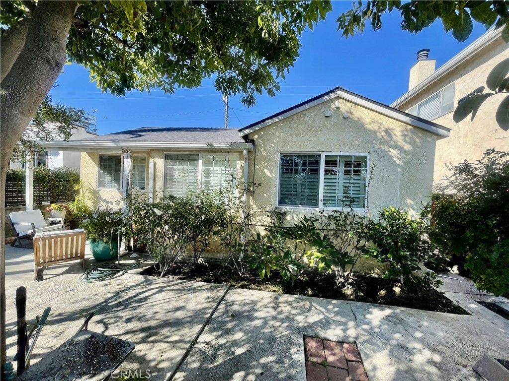 Photo of 823 Commonwealth Avenue, Venice, CA 90291 (MLS # DW25267141)