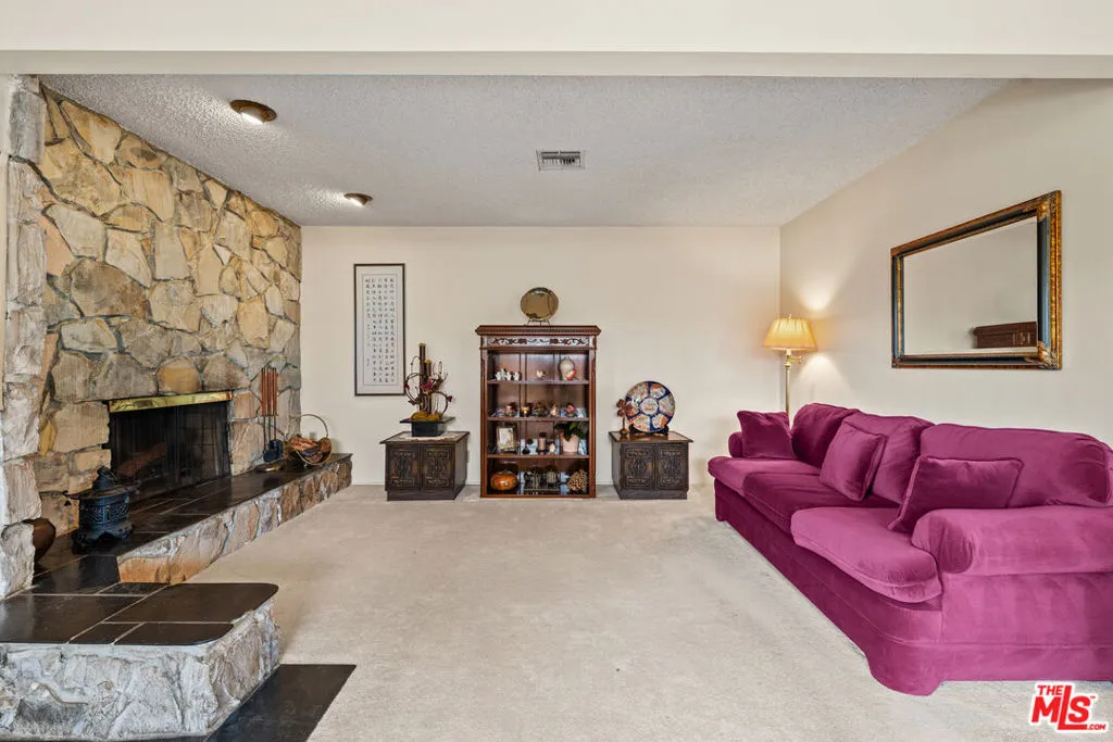 Sierra Madre, California 91024, United States, 3 Bedrooms Bedrooms, ,2 BathroomsBathrooms,Residential,Pending,207733