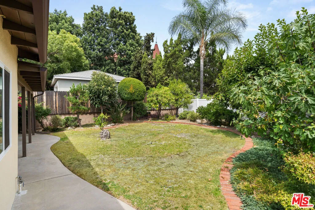 Sierra Madre, California 91024, United States, 3 Bedrooms Bedrooms, ,2 BathroomsBathrooms,Residential,Pending,207733