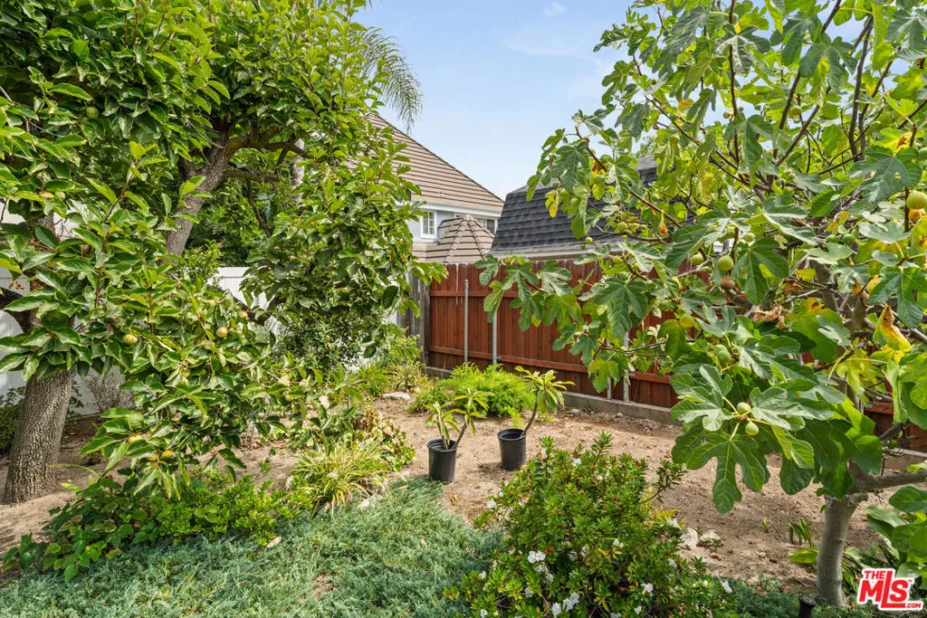 Sierra Madre, California 91024, United States, 3 Bedrooms Bedrooms, ,2 BathroomsBathrooms,Residential,Pending,207733