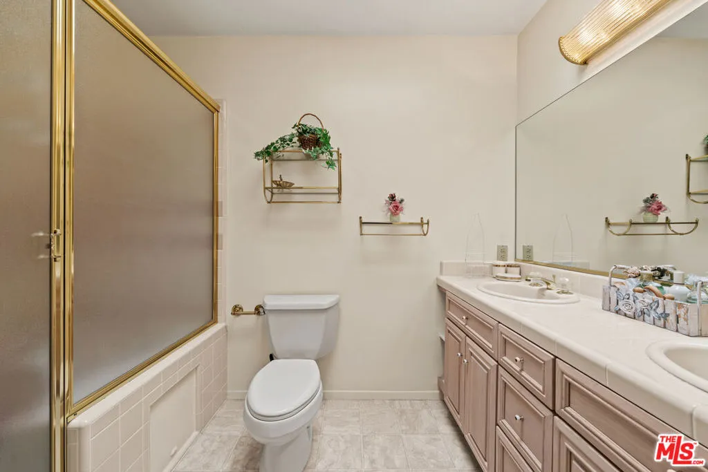 Sierra Madre, California 91024, United States, 3 Bedrooms Bedrooms, ,2 BathroomsBathrooms,Residential,Pending,207733