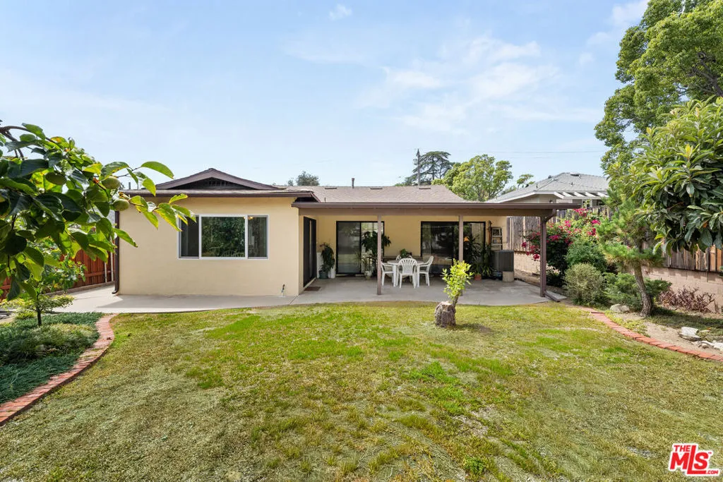 Sierra Madre, California 91024, United States, 3 Bedrooms Bedrooms, ,2 BathroomsBathrooms,Residential,Pending,207733