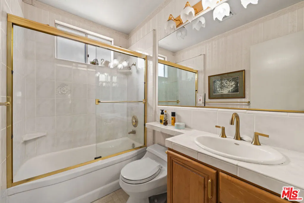 Sierra Madre, California 91024, United States, 3 Bedrooms Bedrooms, ,2 BathroomsBathrooms,Residential,Pending,207733