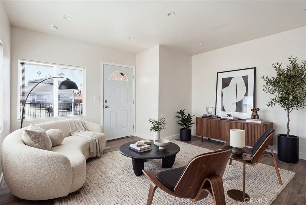 817 W 79th