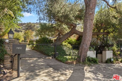 Photo of 7972 Mulholland Drive, Los Angeles, CA 90046 (MLS # 25609533) Photo of 7972 Mulholland Drive, Los Angeles, CA 90046 (MLS # 25609533)
