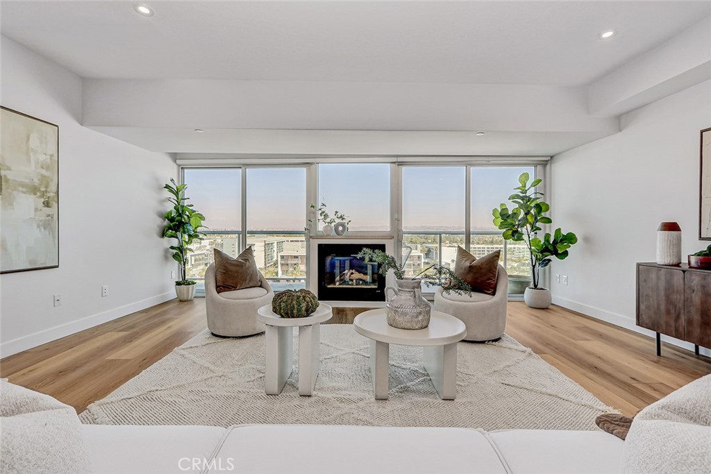 13600 Marina Pointe Drive 905