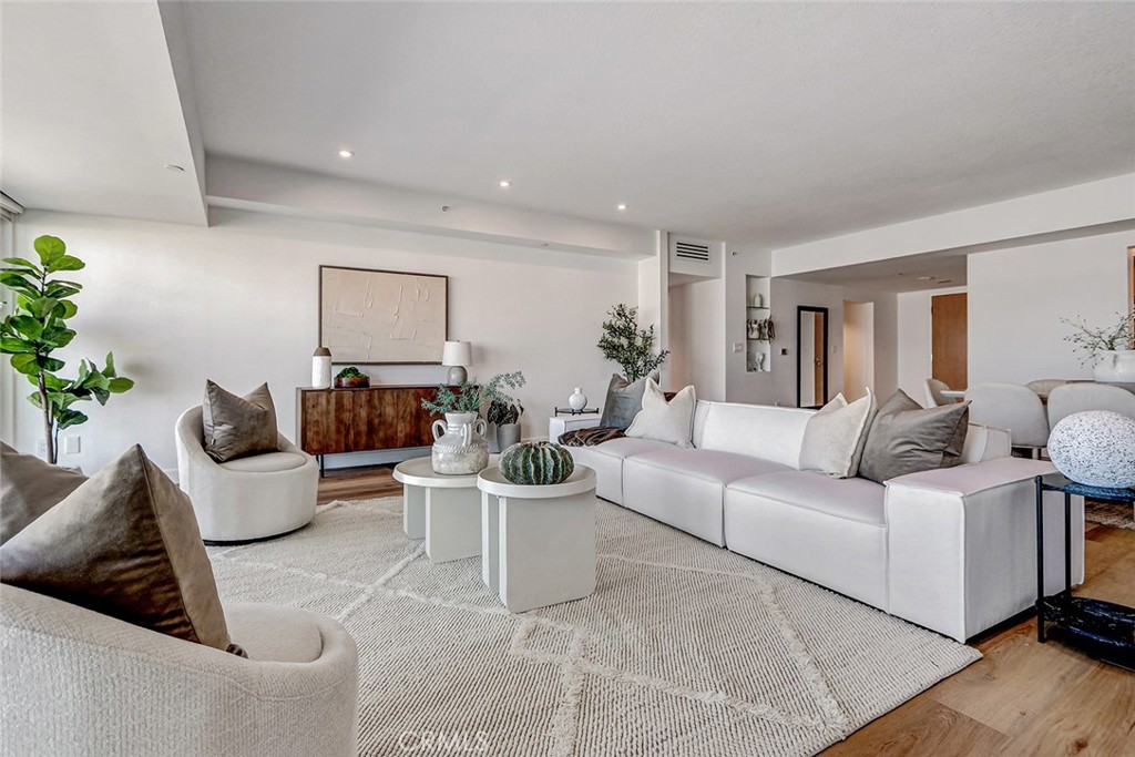 13600 Marina Pointe Drive 905