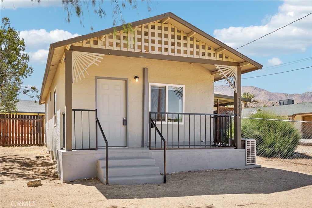 11618 Rosewood Avenue