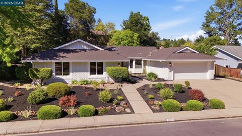 Photo of 3856 Paseo Grande, Moraga, CA 94556 (MLS # 41134758)