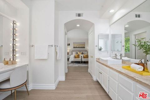 Tiny photo for 17 Mount Vernon, Irvine, CA 92620 (MLS # 26670427)