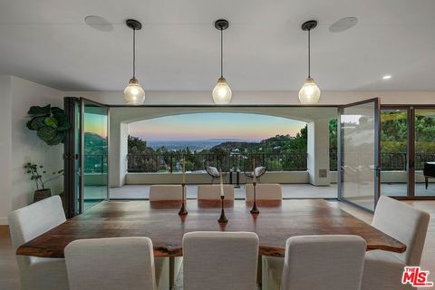 7212 Mulholland Drive Los Angeles CA 90068