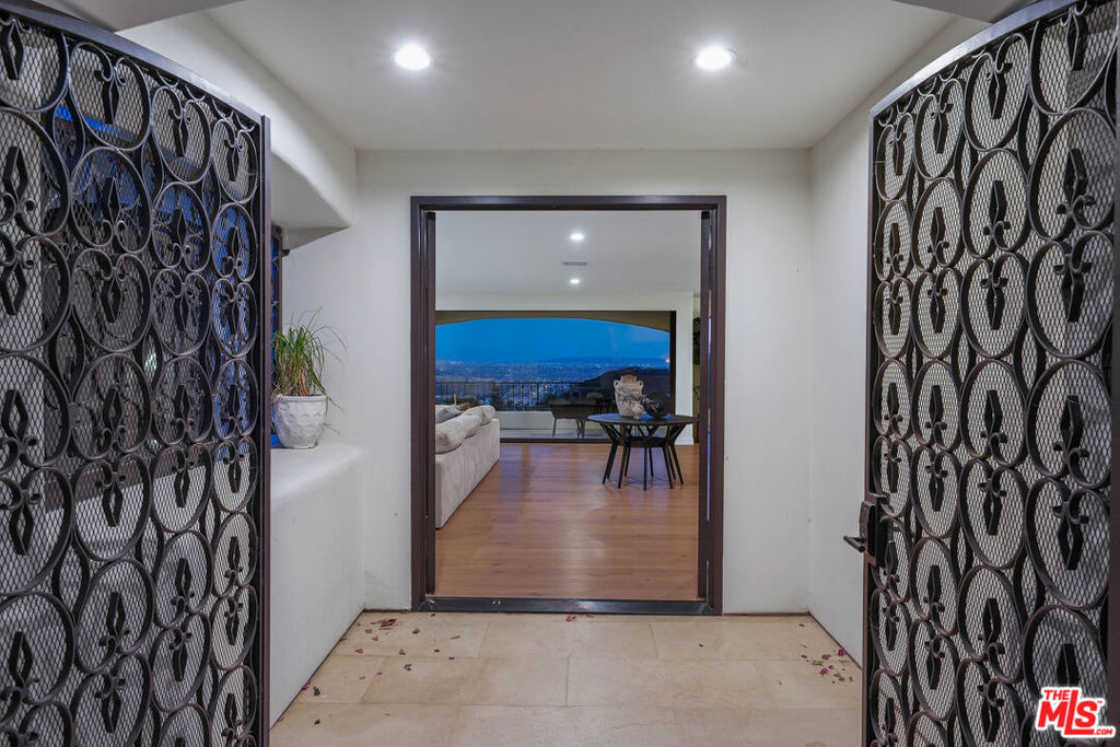7212 Mulholland Drive