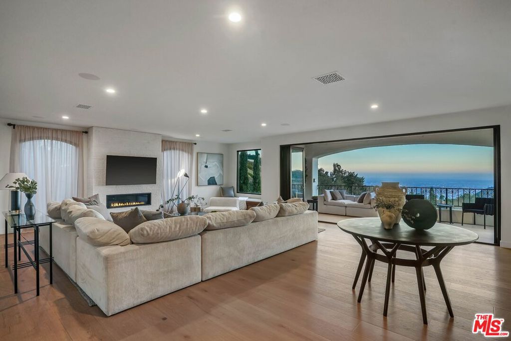7212 Mulholland Drive