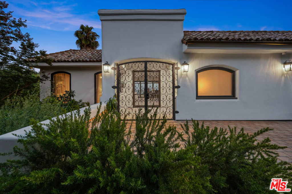 7212 Mulholland Drive