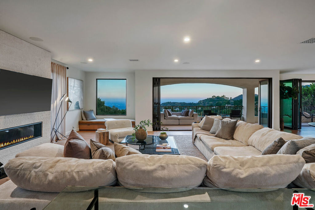7212 Mulholland Drive