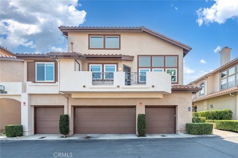 Photo of 59 Camino Del Oro, Rancho Santa Margarita, CA 92688 (MLS # OC26111169)