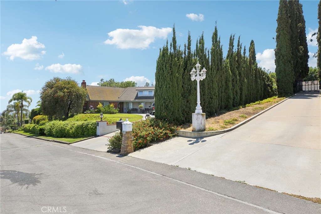 2211 N. Moody Ave.