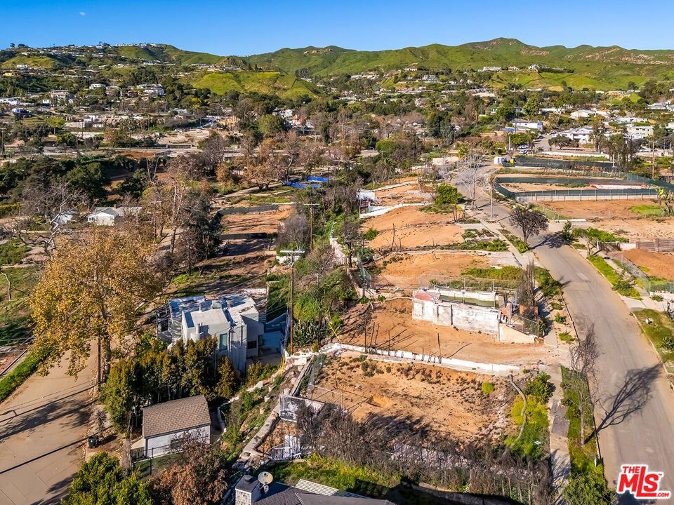 611 Las Lomas Avenue