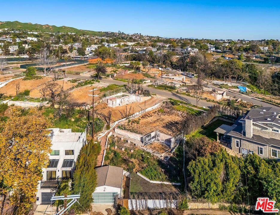 611 Las Lomas Avenue