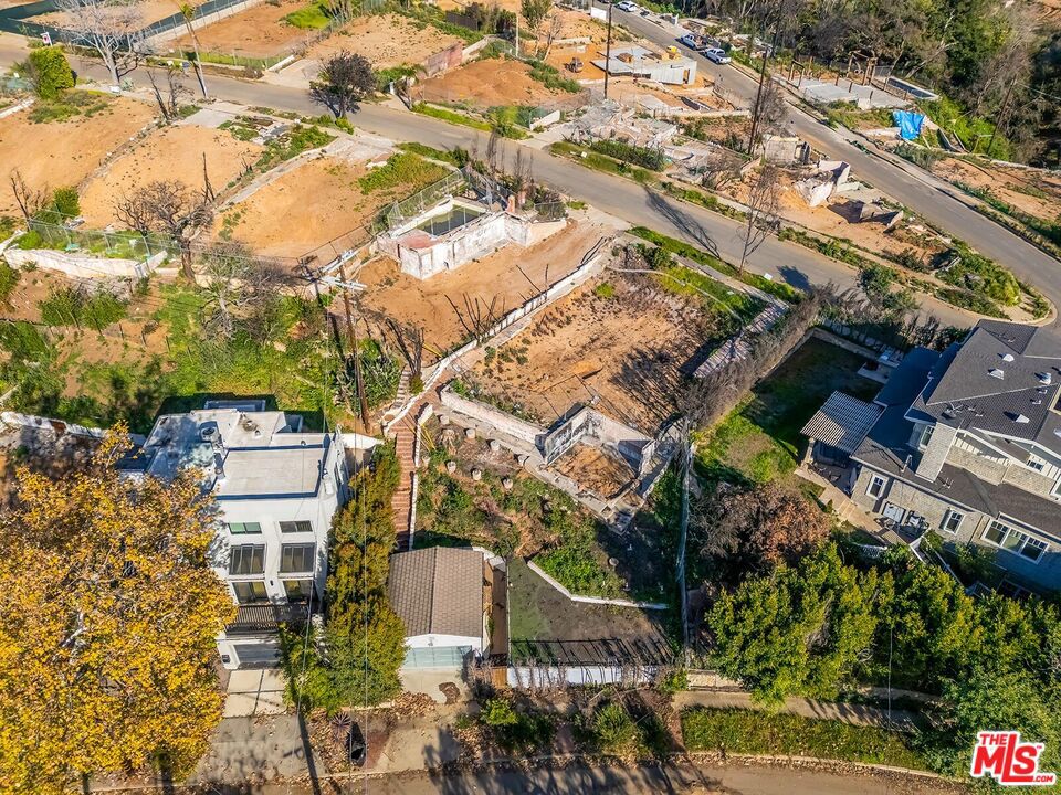 611 Las Lomas Avenue