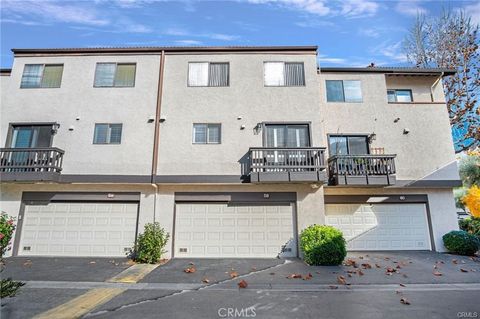 Photo of 21800 Marylee ST, Woodland Hills, CA 91367 (MLS # SR26106312)