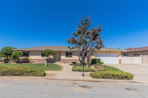 Photo of 611 Argentine Drive, Salinas, CA 93905 (MLS # ML82041612)