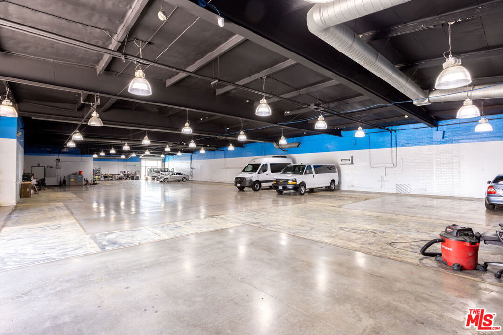 Paloma Realty Partners is pleased to present anexceptional sublease opportunity at 8515 La Cienega Boulevard, strategically positioned in one of Los Angeles' most high-profile, high-traffic locations. Offering 6,000-8,000 square feet within a larger 12,400 SF industrial/showroom facility, the sublease provides tenants flexibility to right-size their operations while benefiting from a rare combination of functionality, visibility, and accessibility. Located at a signalized, hard-corner intersection just minutes from LAX and the 405/105 Freeway interchange, the property benefits from constant exposure to local, commuter, and airport-related traffic. The site's C-3 zoning supports a variety of commercial, showroom, and warehouse operations, making it particularly well-suited for vehicle rental operations (car, limousine, van, Turo), freight/shipping companies, and flex office/showroom users seeking a premium, high-visibility location.