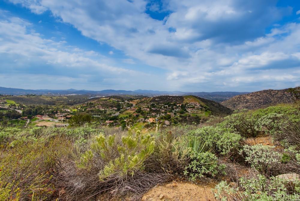 15370 Lazy Creek Rd