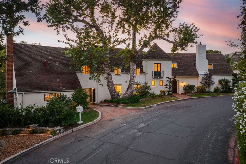 Photo of 1463 Melwood Drive, Glendale, CA 91207 (MLS # GD26213295)