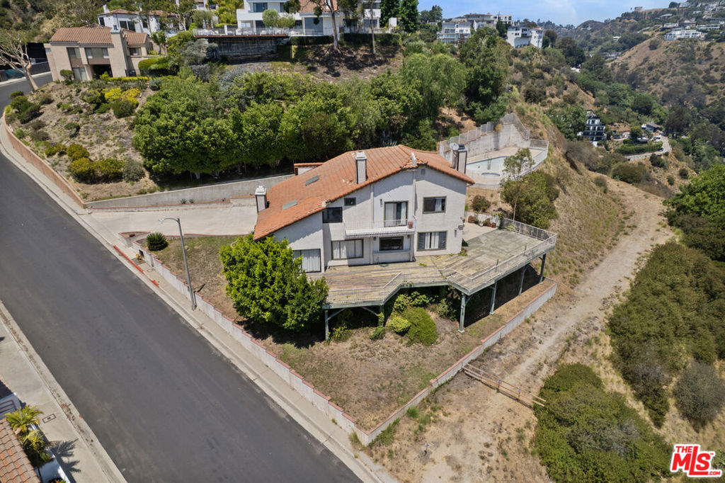 1842 N Crescent Heights Boulevard