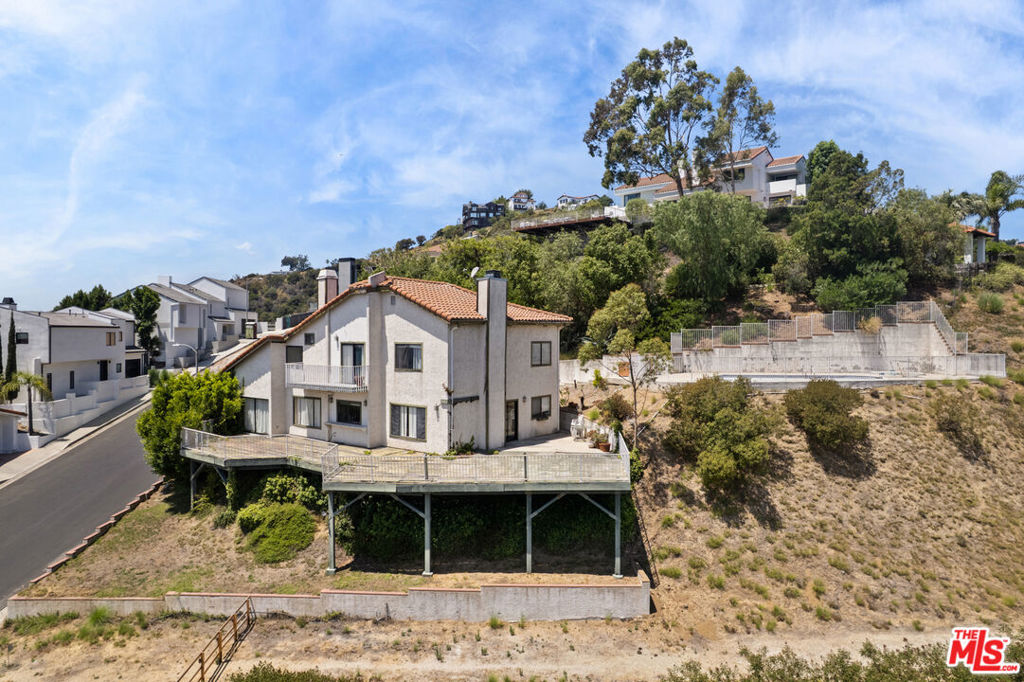1842 N Crescent Heights Boulevard